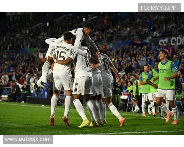 皇马巴萨双雄榜首之争再起,梅西C罗双核对决引爆西甲焦点 皇马巴萨双雄榜首之争再起,梅西C罗双核对决引爆西甲焦点